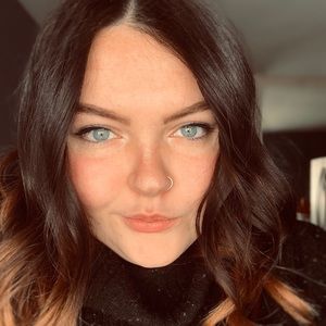 Meet your Posher, Hallie